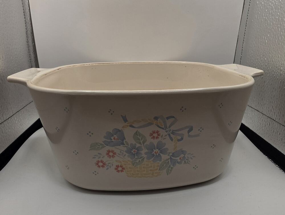 Beautiful vintage Corning Ware Blue Ribbon Flower Basket casserole/baking dish